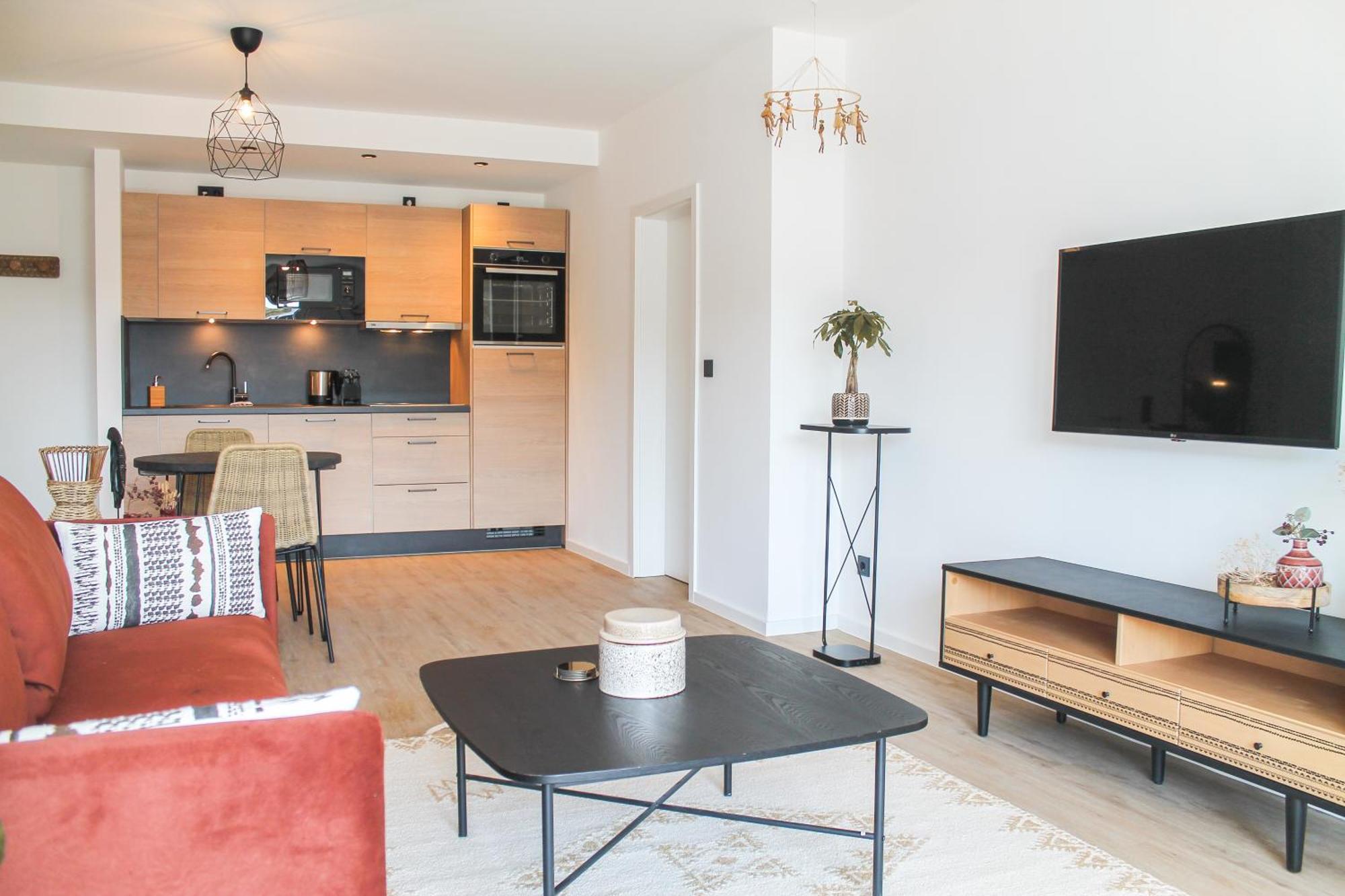 African-Style Apartment - Stadtnah, Parkplatz, E-Ladestation Fuer Auto & Fahrraeder, Gitterbox Fuer Fahrraeder, Fitnessstudio Кобленц Экстерьер фото